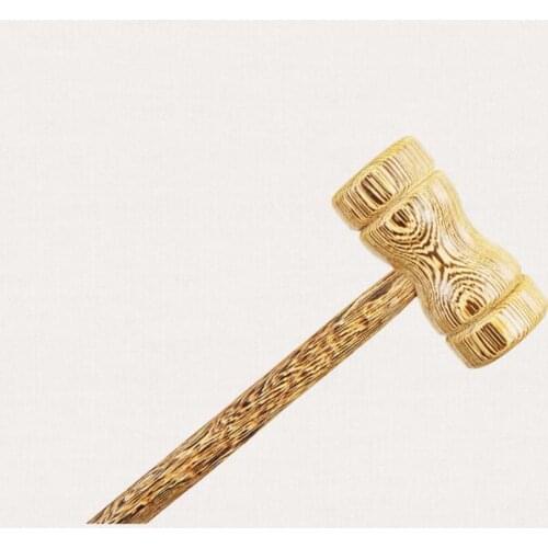 Wenge pounded his hammer knock massage health care hammer meridian taps itch scratching pat back rubs massage lamented