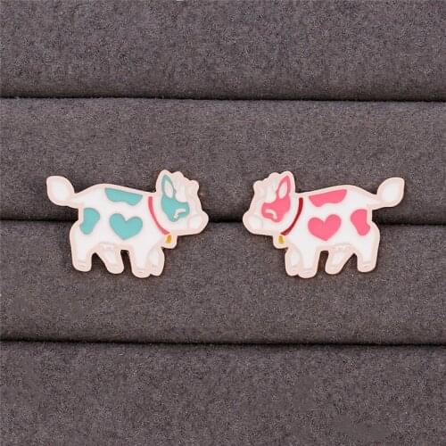 2020 New Cute Cow Brooches and Pins for Women Girls Kid Animal Lady Party Accessories Heart Brooch Collar Lapel Pin Female Gifts