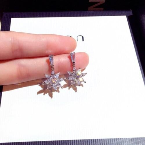 High Quality New Woman Drop Earrings Sparking Rhinestone Small Flower Bling Dangle Earrings Fashion Accessories Trendy Jewelry
