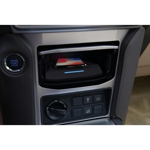 Qi Car Wireless Charger For iPhone Xs Max Xr X Samsung S10 S9 Intelligent Infrared for Toyota Prado 2018 Car Phone Holder