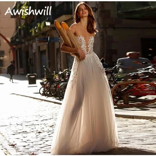 Sexy V-Neck Lace Appliques Tulle Backless Evening Party Dress