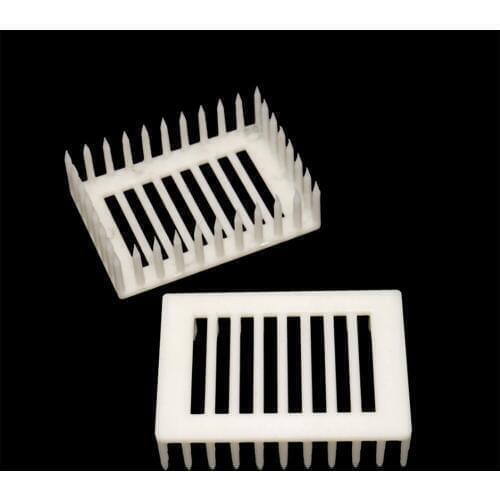 100pcs Beekeeping Tools Plastic Square Rearing Tool Bees Queen Cage Clip Apiculture Bee Catcher Needle Type Supplies