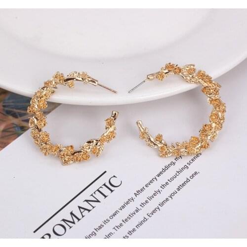 2021 Trendy Fashion C-shaped Stud Earrings Fashion Temperament Flower Stud Earrings Wild Temperament Pendant Female Jewelry