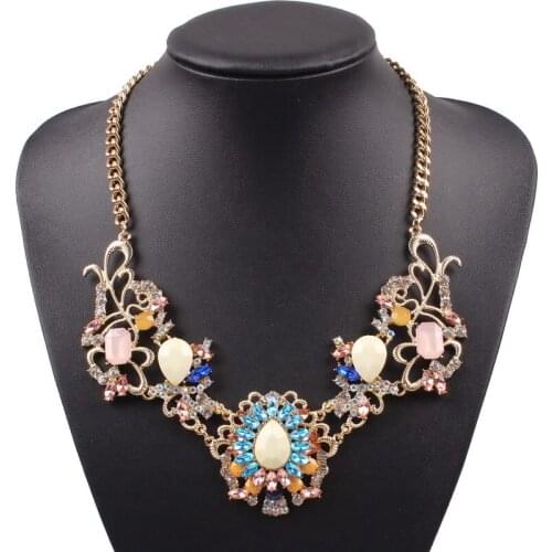 Hot Sale New Design Flower Rhinestone Necklace Colorful Crystal Pendant Statement Necklace Gold Color Chain Jewelry for Women