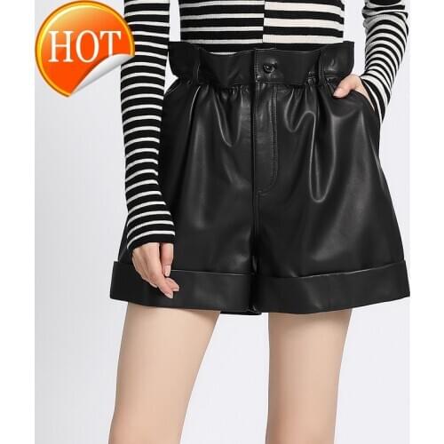 Autumn winter 2020 leather pants, sheepskin shorts, flower bud pants, wide leg pants, hot pants and boots