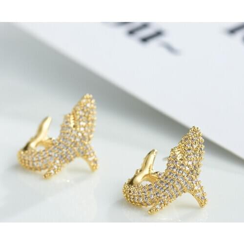 Fashion Designer Jewelry Micro-Inlaid Zircon Small Shark Stud Earrings Gifts for Women Luxury Gold Earrings for Party Travel