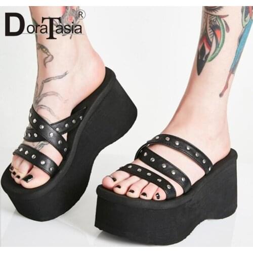 Big Size 35-43 Brand New Ladies Fashion Punk Rivet Slides Platform Wedges High Heels womens Slippers Street Gothic Shoes Woman