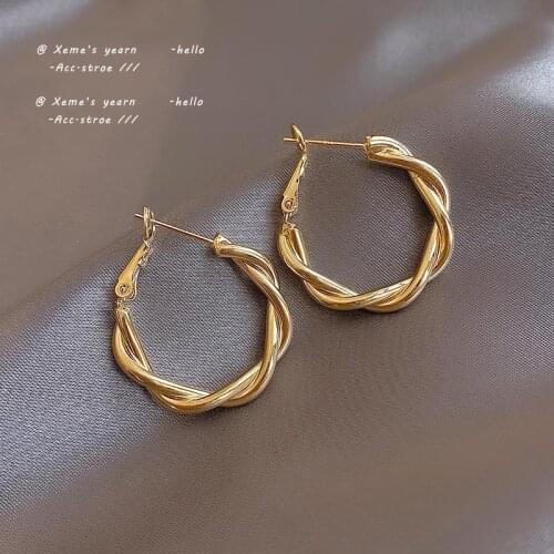 Classic Copper Alloy Gold Twist Round Hoop Earrings For Woman 2021 Korean Fashion Jewelry Gothic Party Girls Luxury Earrings