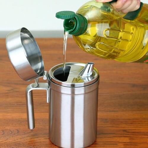304 Stainless Steel Leakproof Dustproof Oil Controlling Bottle Pot Kitchen Supplies Household Storage Keeper With Cover 2021 New