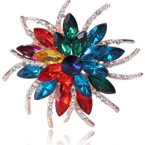High-grade handmade crystal acrylic color flower brooch womens clothing accessories Brooch manufacturer direct sales