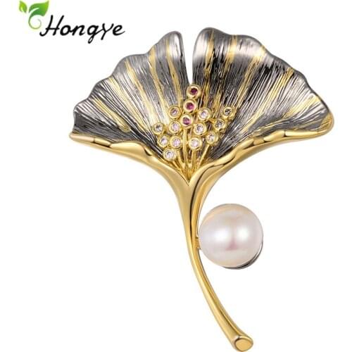 Hongye New Trendy Gold Ginkgo Leaf Freshwater Pearl Brooches Zircon Coat Pins For Female Charm Party Fashion Jewelry Gift
