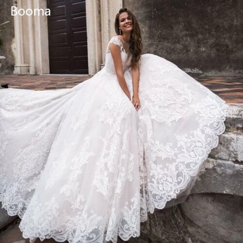 Gorgeous Ivory Princess Wedding Dresses Sweetheart Cap Sleeves A-Line Bride Dresses Lace Appliques Buttons Tulle Wedding Gowns