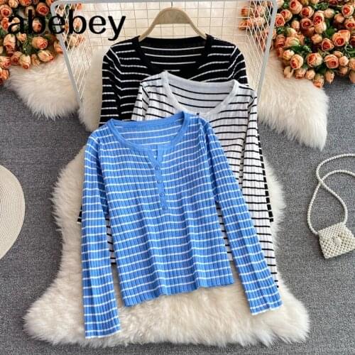 2021 New Spring Autumn Korean O-neck long sleeve knitted Pullover single breasted color matching stripe short Sweater Top