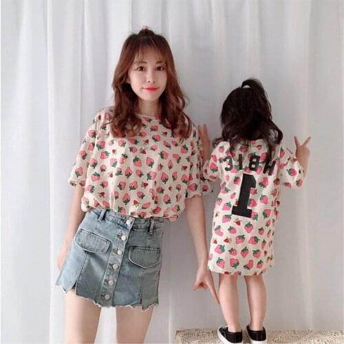 Mother Daughter T-shirts Summer Family Matching Outfits Fashion Loose Strawberry Print T Shirts For Mom And Daughter Family Look