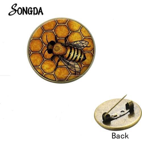 Queen Bee Gold Honeycomb Brooch Punk Fashion Glass Dome Handmade Pin Badge Decorative for Beekeeper Insect Lovers Jewelry