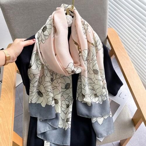 2020 New design brand women scarf fashion print cotton spring winter warm scarves hijabs lady pashmina foulard bandana plaid
