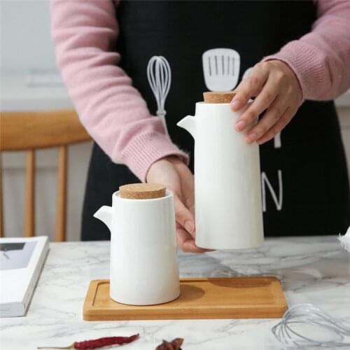 Japanese White Porcelain Spice Jar Olive Oil Pot Soy Sauce Vinegar Seasoning Box Household Oil Bottle Kitchen Cooking Tools