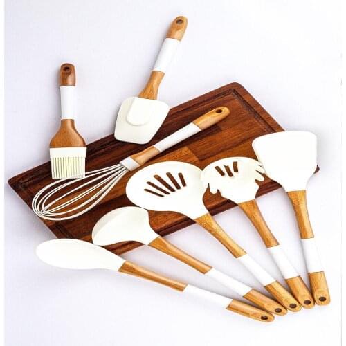 Silicone Set Kitchen Ladle Set 8 Pieces with decorated Set of bamboo Food and tomato paste doesn't stain Quality Cooking set