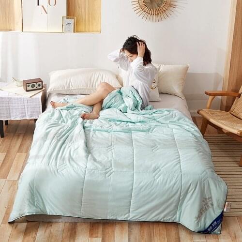 Summer Air-conditioning Quilt Soft Breathable Throw Blanket Thin Comforter Bed Cover Ice Silk Feels Bedspread for Home textiles