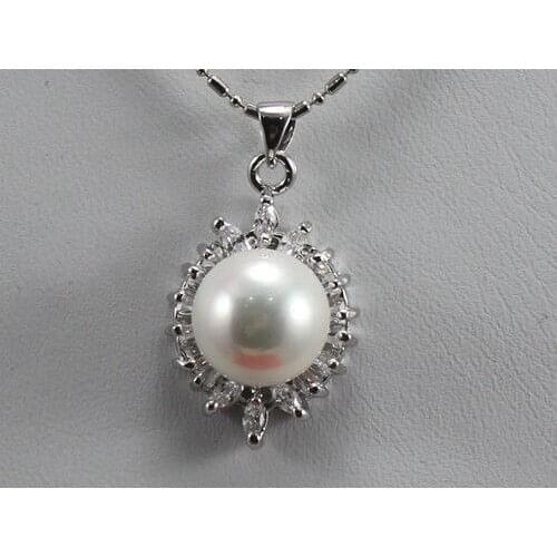 Elegant and pure white shell pearl & crystal pendant necklace