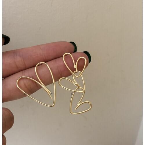 New Christmas Sweet Gift Korean Fashion Asymmetric Hollow Wire Heart Earrings Ladies Gold Earrings For Lady OL Accessoires