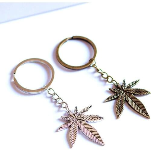2021 Fashion Key Ring Metal Key Chain Keychain Jewelry Antique Gold Color Bronze Silver Color Plated Maple Leaves Pendant sale