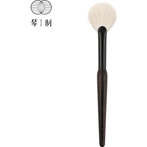 QINZHI Professional Handmade Make Up Brush Z217 Small Fan Shape Highlighter Brush Soft Saikoho Goat Hair Makeup Brushes