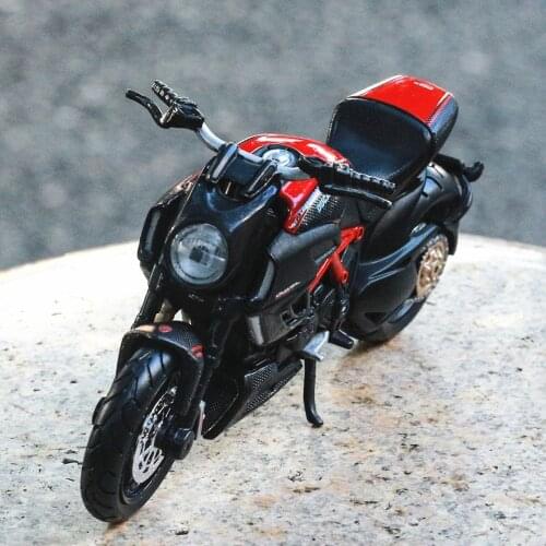 Maisto 1:18 Ducati Diavel Carbon Metal Motorcycle Diecast Bike Car Model Toy Collection Mini Moto Gift