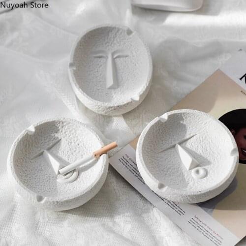 Nordic Creative Ceramic Ashtray Ornaments Abstract Face Art Modeling Home Anti-fly Ash Storage Box Living Room Office Ashtray