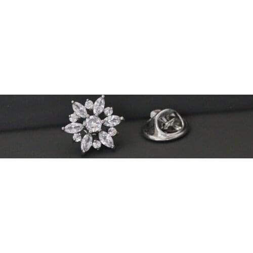 Elegant Cute Silver Color Crystal Flower Shape Brooch Pin Scarf Accessories Jewelry Anti-glare Zircon Clothes Fixed Pin