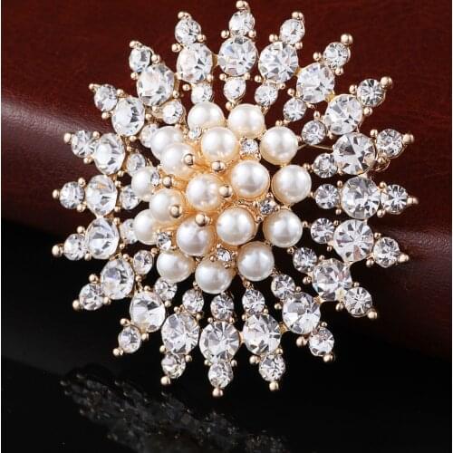 Trendy Female Crystal Flower Brooch Charm Rose Gold Color Jewelry Brooches For Women Luxury Pearl Pin Dress Coat Accessories