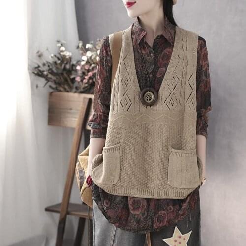 Womens sweater waistcoat in spring and autumn with loose V-neck and double pocket sweater vest