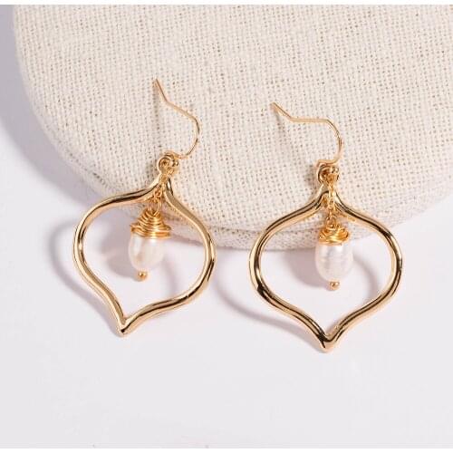 Medieval Simple Temperament Copper Wire Wrapped Natural Pearl Ear Hook Peach Heart Metal Earrings Earrings Female