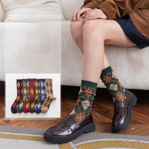 2021 Autumn Fashion Style Winter Cotton Girls Breathable Cute Casual Socks Women Retro Geometric Figure Printed Socks