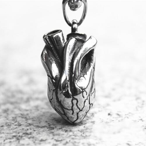 Fine Hand-made Retro Handsome Solid Three-dimensional Heart Pendant Mens and Womens Jewelry Necklace