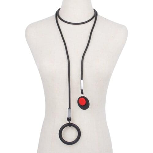 YD&YDBZ Red Round Wooden Pendant Necklace Women Different Wears Long Chain Rubber Necklaces Adjustable Necklace Jewelry Torque