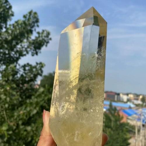 Natural yellow crystal magic wand, six prism, strong energy, from the gift of nature。Yellow phase prisms