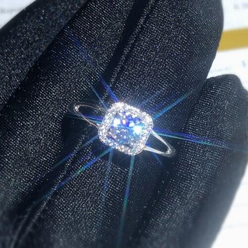 Moissanite 0.5ct Hardness 9.3, diamond substitutes, can be tested by instruments. Popular jewelry