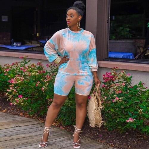 2021 Summer Womens New Fashion Casual Round Neck Long Sleeve Digital Print Top + Slim Shorts Two Pieces Set