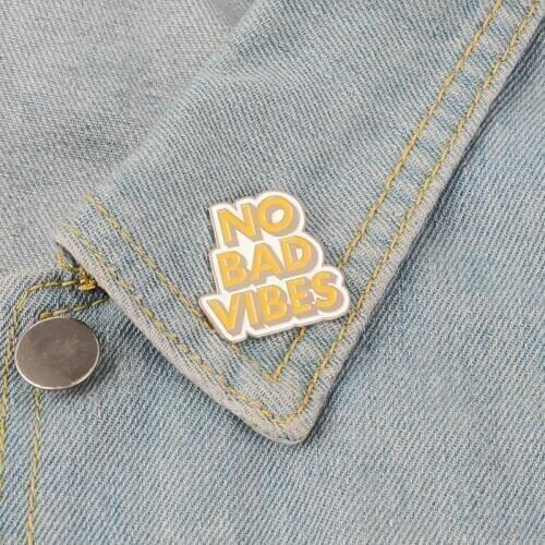 No bad vibes Enamel Pin Yellow letters Brooches Fashion Quote Metal Brooch Good vibes Pins Badge Gift for Women Men Best Friends
