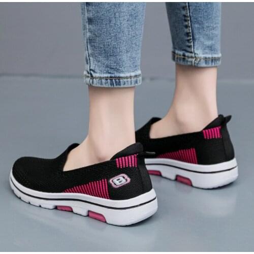 2021 New Womens Shoes Breathable Comfortable Mom Shoes Slip-on Sports Casual Walking Shoes Womens Flying Woven Lazy Shoes