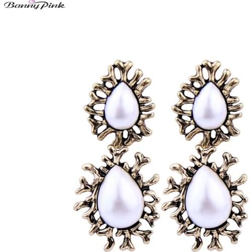 Banny Pink New Brand White Pearl Stud Earrings For Women Elegant Geometric Waterdrop Statement Earrings Retro Pendant Earrings