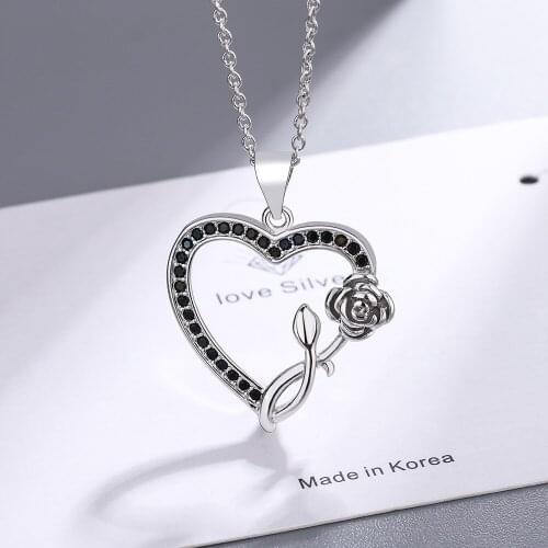 Romantic Heart-shaped Rose Pendant Necklace Korean Fashion Charm Womens Necklace Clavicle Chain Valentines Day Gift