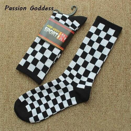 2 Pairs Korean Checkerboard Long Socks Fashion Socks High Blaze Harajuku Street Black White Plaid High Socking Dragon Free Ship