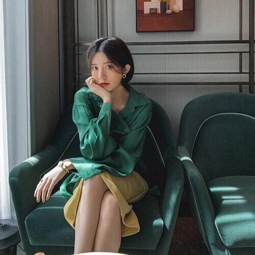 Women polarized vintage Hong Kong style early autumn lapel long sleeve button cardigan in the long shirt