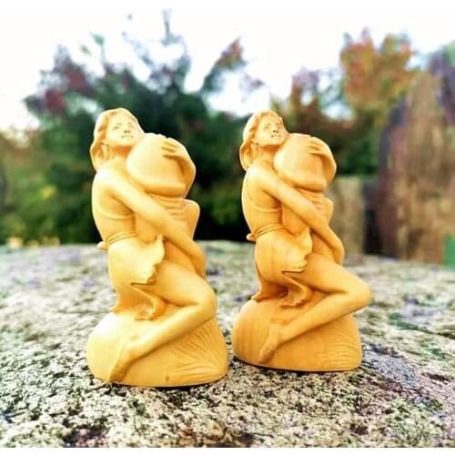 BEAUTIFUL woman strange play handicrafts naked woman fun play the root of life of womens privacy