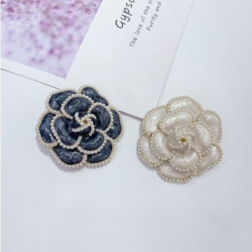 Camellia Pearl Brooches For Women Elegant Flower Corsage Fashion Winter Jewelry Sweater Coat Luxurious Accessories Brooch