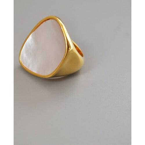 Brass European and American original cold wind white Pearl shell mother shell small crowd heavy ring woman