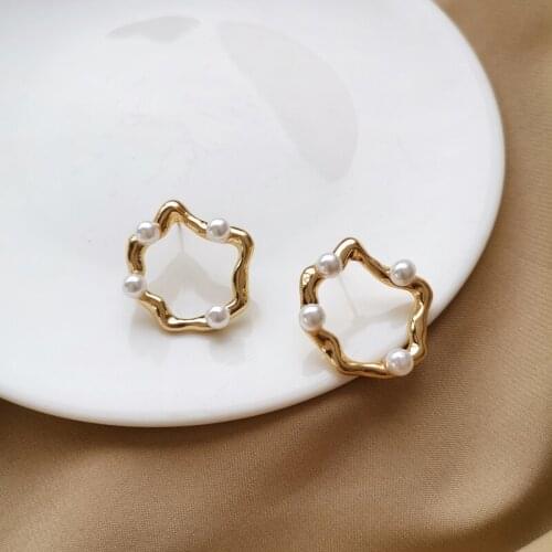 Mihan Modern Jewelry Metal Geometric Earrings Popular Design Irregular Simulated Pearl Earrings For Women Party Gifts Wholesale