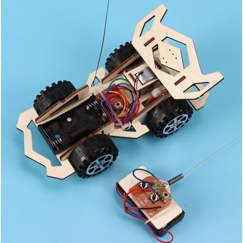 New student small-invention DIY remote control racing two-way remote control racing model hand-assembled materials